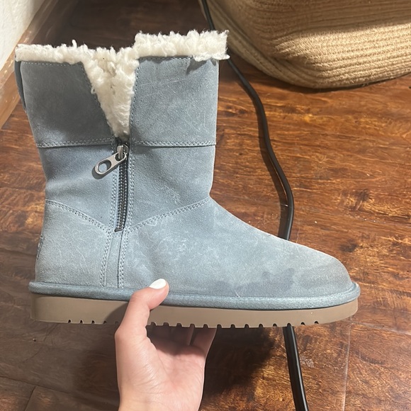Light blue uggs worn once send offers! - Picture 2 of 3